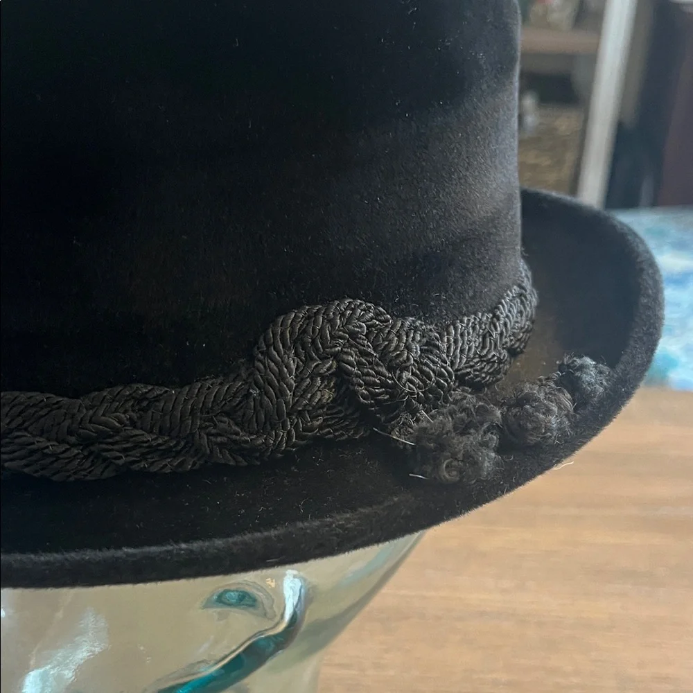 Source Unknown item shown